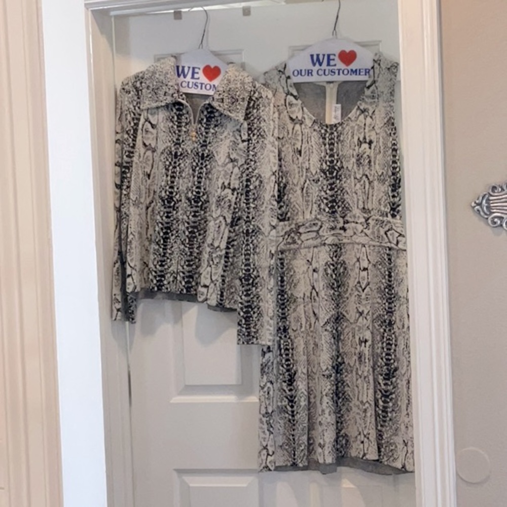 St John knit sleeveless dress sz8 with jacket sz6 black snake design knee length